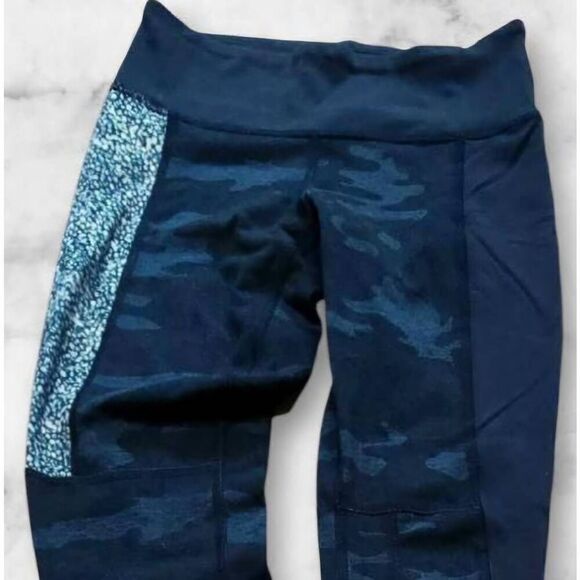 Lululemon Size 2 Camo Joggers 25" - Picture 4 of 5